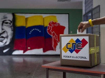 Siguen bloqueando dirigentes opositores en Venezuela