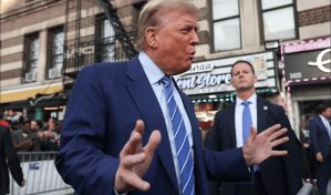 Trump se re&uacute;ne con bodegueros latinos de Nueva York al salir del tribunal