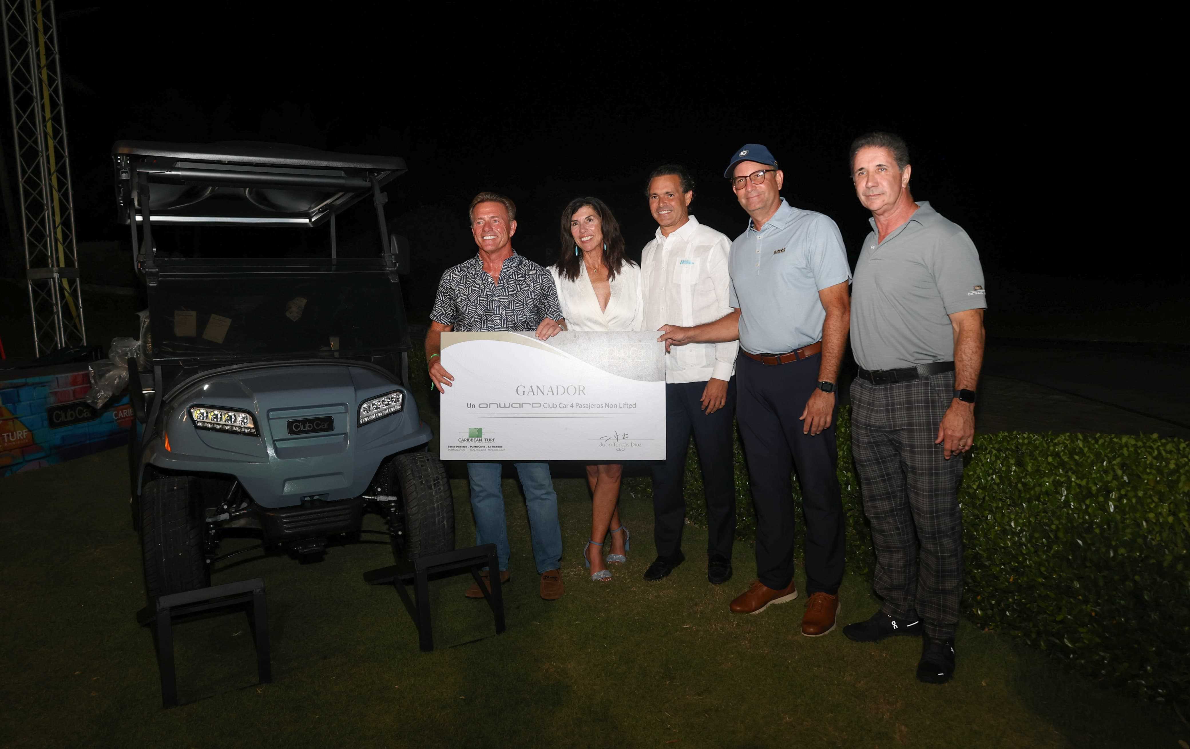  Rob Jones ganador de un carrito de golf Club Car.