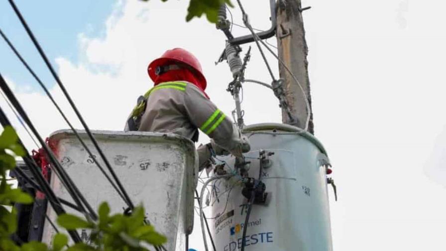 Gobierno declara emergencia nacional para compras y contrataciones del sector eléctrico Gobierno declara emergencia nacional para compras y contrataciones del sector eléctrico