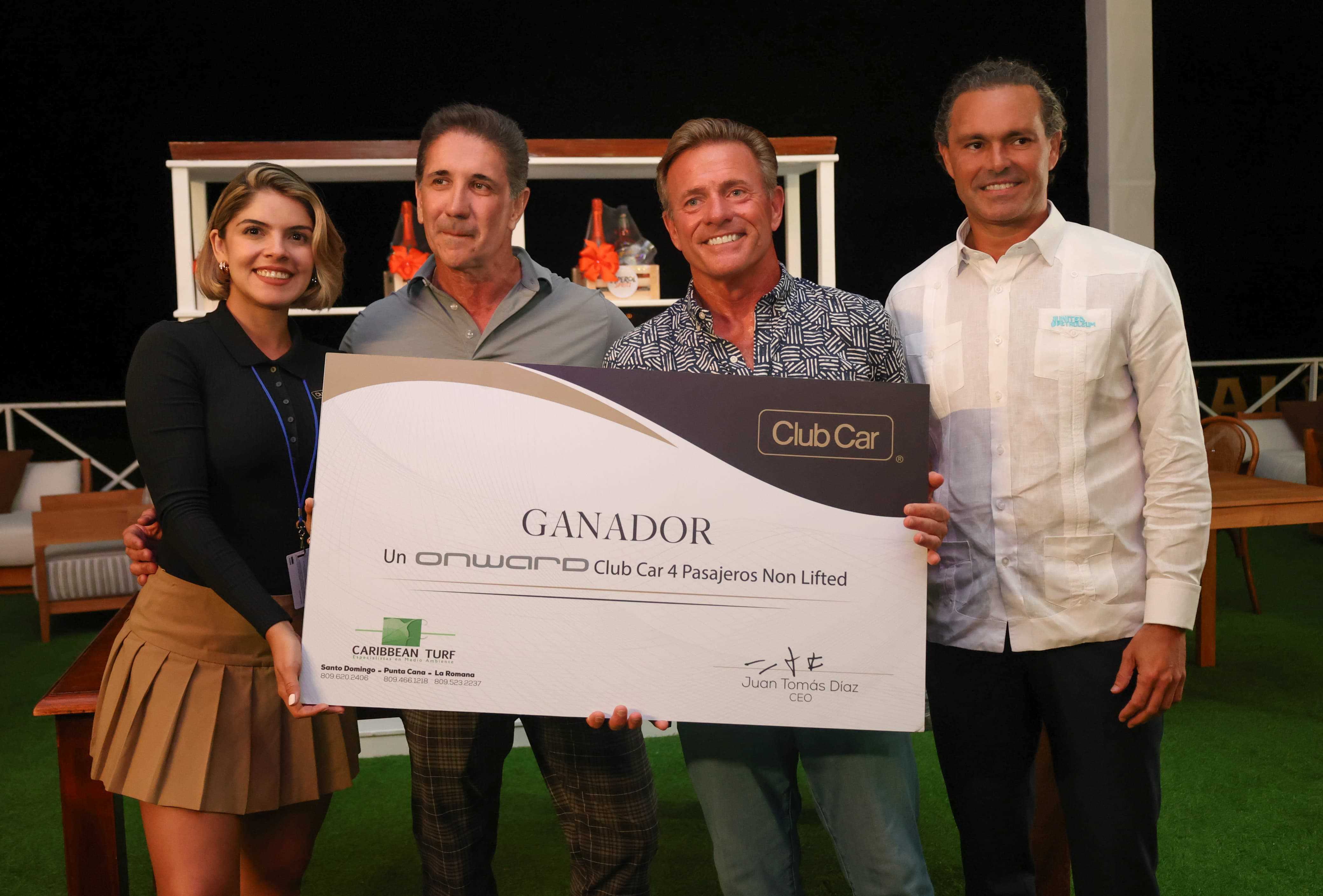  Rob Jones ganador de un carrito de golf Club Car.