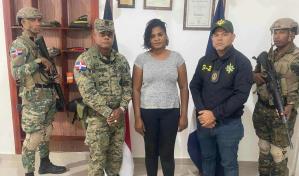 Ejército dominicano detiene fugitiva haitiana cuando intentaba ingresar al país por Elías Piña