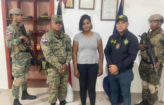 Ejército dominicano detiene fugitiva haitiana cuando intentaba ingresar al país por Elías Piña