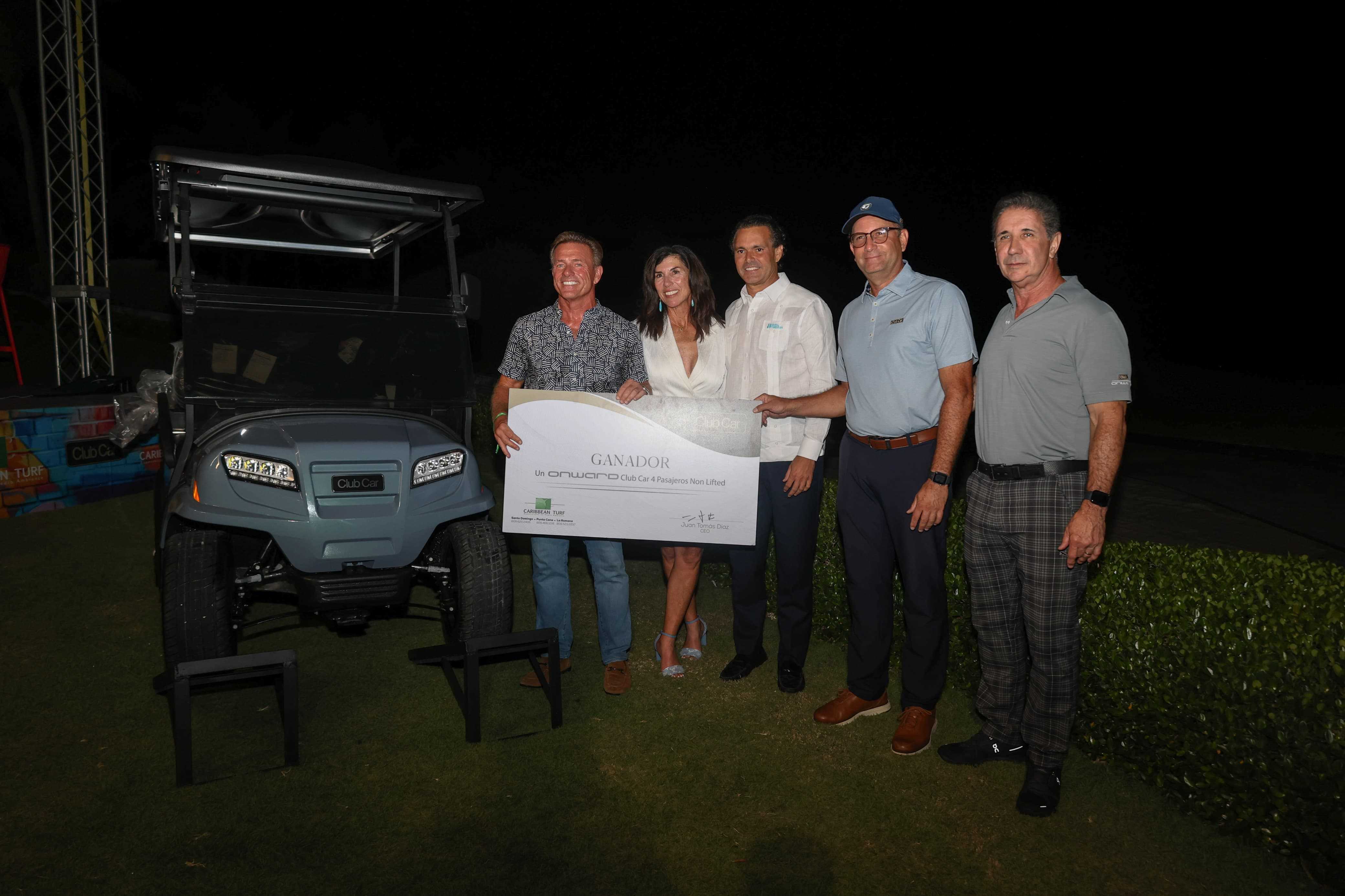  Rob Jones ganador de un carrito de golf Club Car.