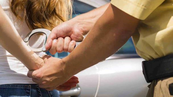 Detienen a una mujer que utilizaba a sus hijos para grabar contenido sexual en Colombia