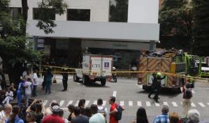 Un hombre armado asesina a un m&eacute;dico en una cl&iacute;nica de Medell&iacute;n e incendia su consultorio