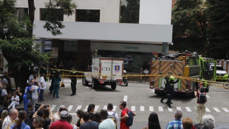 Un hombre armado asesina a un médico en una clínica de Medellín e incendia su consultorio