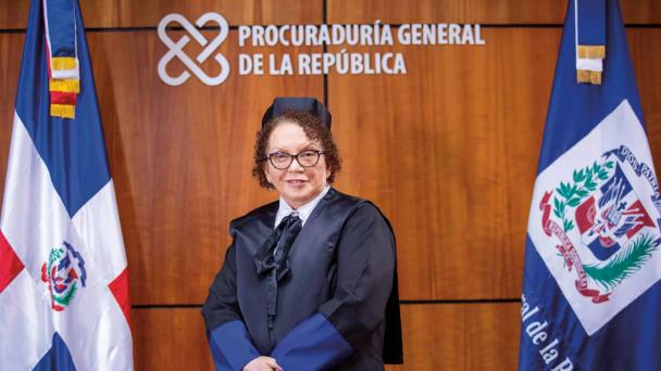 Procuraduría afirma que aumentó sueldos a los fiscales y realizó ascensos
