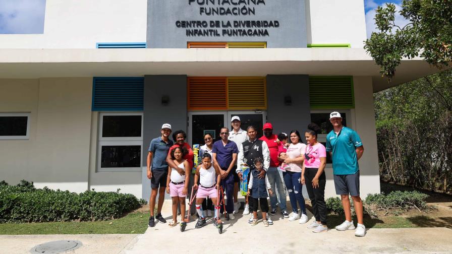 Jugadores de Golf de PGA visitan el Centro de Diversidad Infantil Puntacana