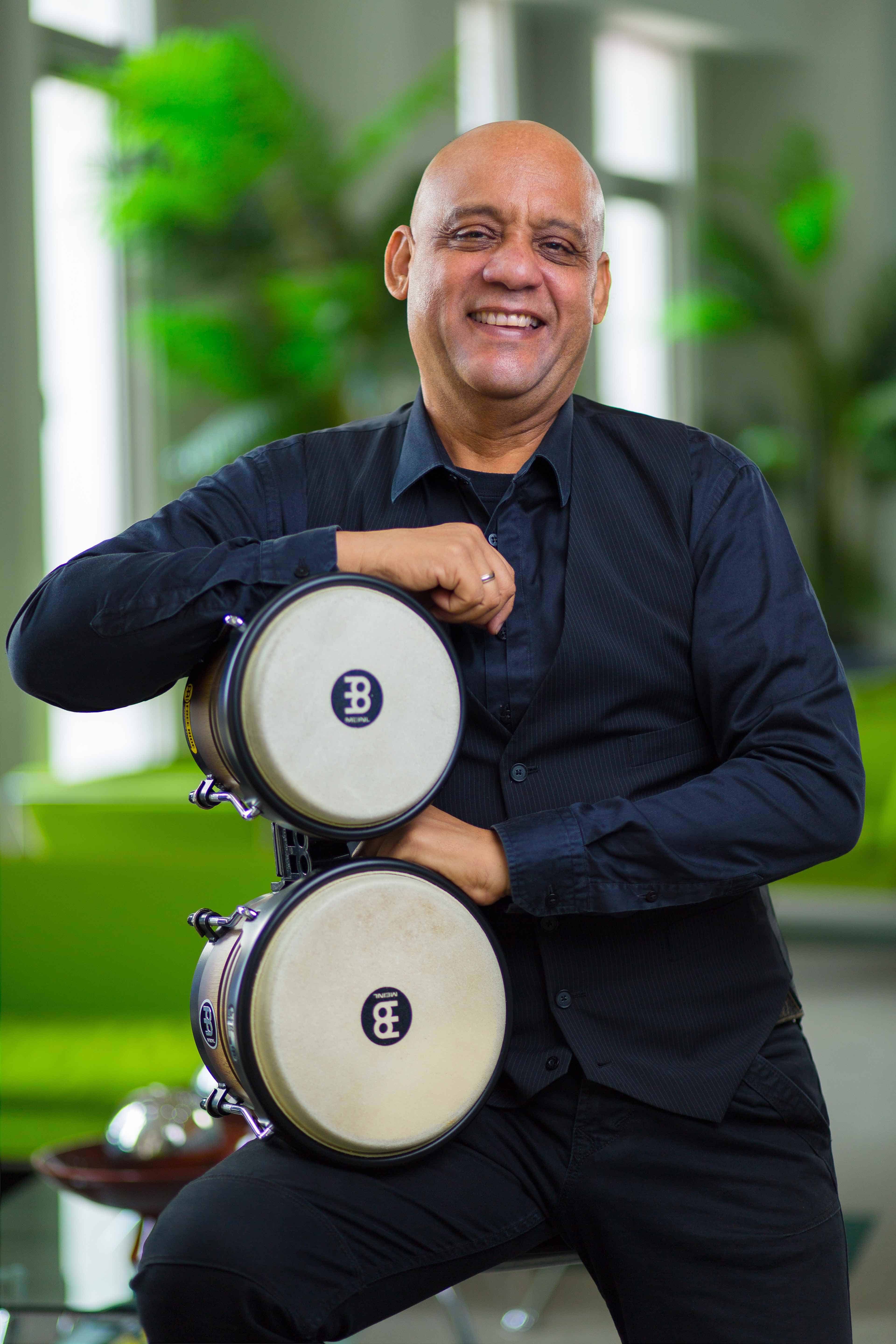 Edgardo Zambrano, coordinador curricular, percusión latina y batería.<br><br>