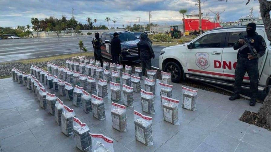 Autoridades decomisan 400 paquetes de cocaína y apresan a dos dominicanos en Peravia