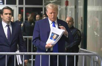 Un jurado completo de 12 personas está sentado en el juicio del expresidente Donald Trump