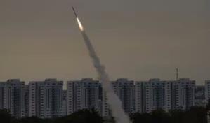 Israel lanza misiles contra Irán en represalia, según funcionarios de EE.UU.