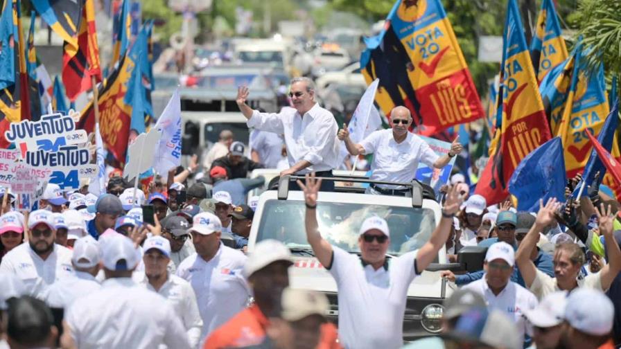 Luis Abinader realiza caravanas junto a candidatos congresuales en las provincias del noroeste 