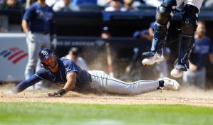 Soto, de 4-2, doble y sube promedio a .354 en revés de Yanquis