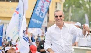 Activismo político continúa este domingo; candidatos presidenciales en la calle