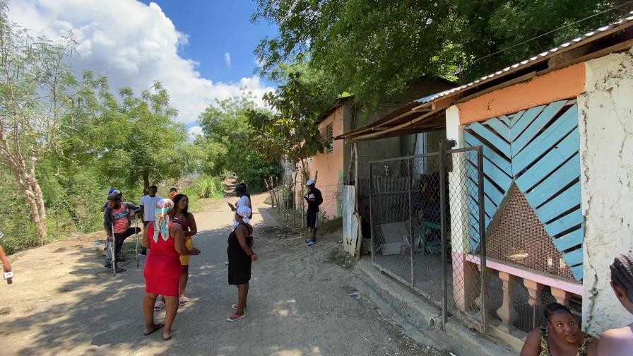 Denuncian agentes de Migración saquean casas de haitianos durante operativo