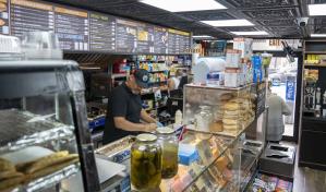 Visita de Trump a una bodega latina para denunciar la inseguridad no es del gusto de todos