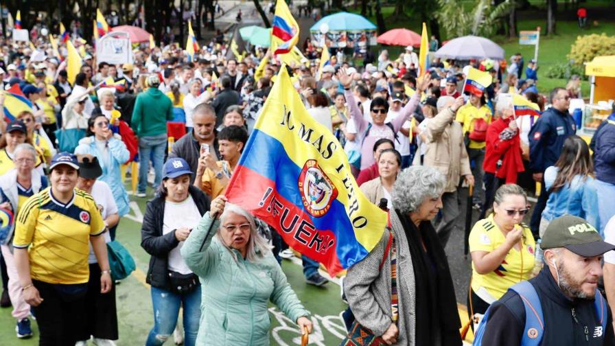 Miles de colombianos protestan en las calles contra el Gobierno de Petro