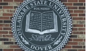 Una mujer de 18 años muere baleada dentro de la Universidad Estatal de Delaware; cierran el campus