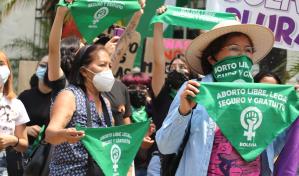 Mujeres en Bolivia buscan la legalización del aborto seguro para evitar muertes maternas