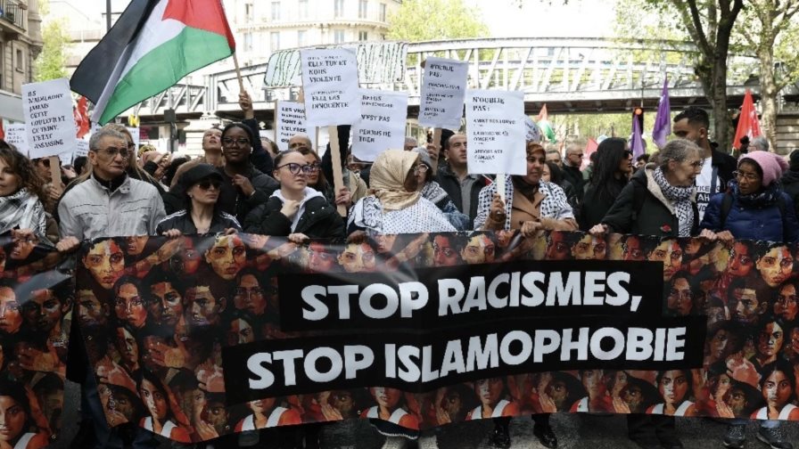 Miles de personas protestan contra los racismos en París