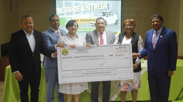 COOPNAMA entrega premios a ganadores en celebración de 53 aniversario