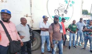 Camioneros denuncian son atracados en ruta a Dajabón y amenazan con paralizaciones