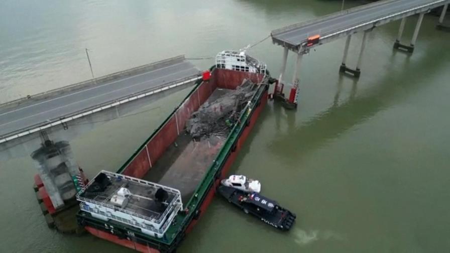Cuatro desaparecidos tras la colisión de un barco con un puente en el sur de China