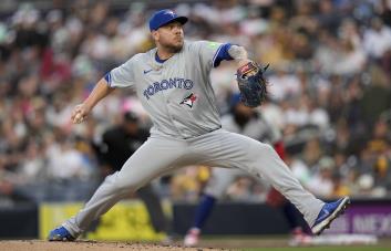 Demandan en corte dominicana a pitcher cubano por incumplir contrato millonario