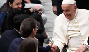 El papa advierte de que la Tierra se est&aacute; "dirigiendo a la ruina"