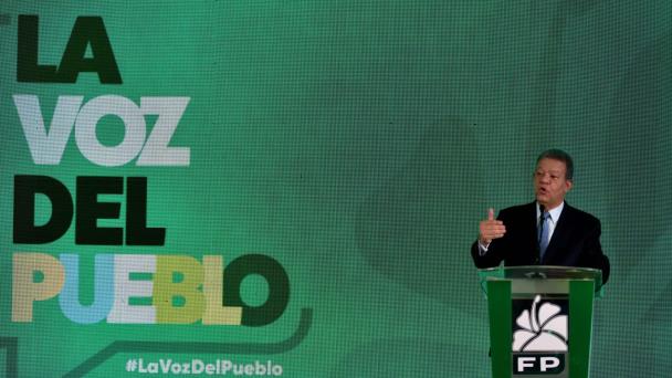 Leonel afirma que el Gobierno “compró” 34 alcaldes y a 45 directores de distritos municipales