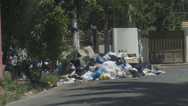 Manuel Jiménez intenta dejar el municipio sin basura