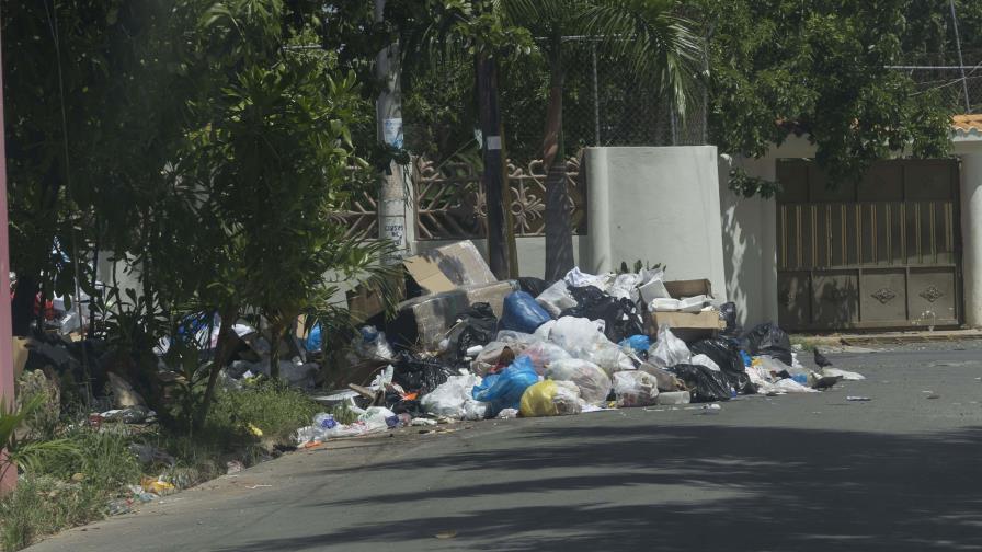 Manuel Jiménez se despide con basura en algunas zonas de Santo Domingo Este