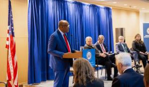 Almonte consider&oacute; necesario financiamiento a bajo costo para transici&oacute;n energ&eacute;tica