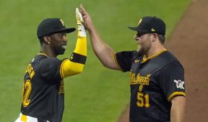 Cruz conecta tres hits y los Piratas terminan racha de seis derrotas venciendo a los Cerveceros