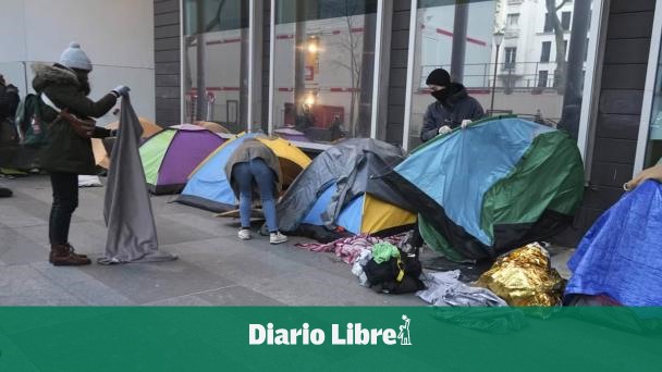 París 2024: desaloja campamento migrante, dicen es campaña