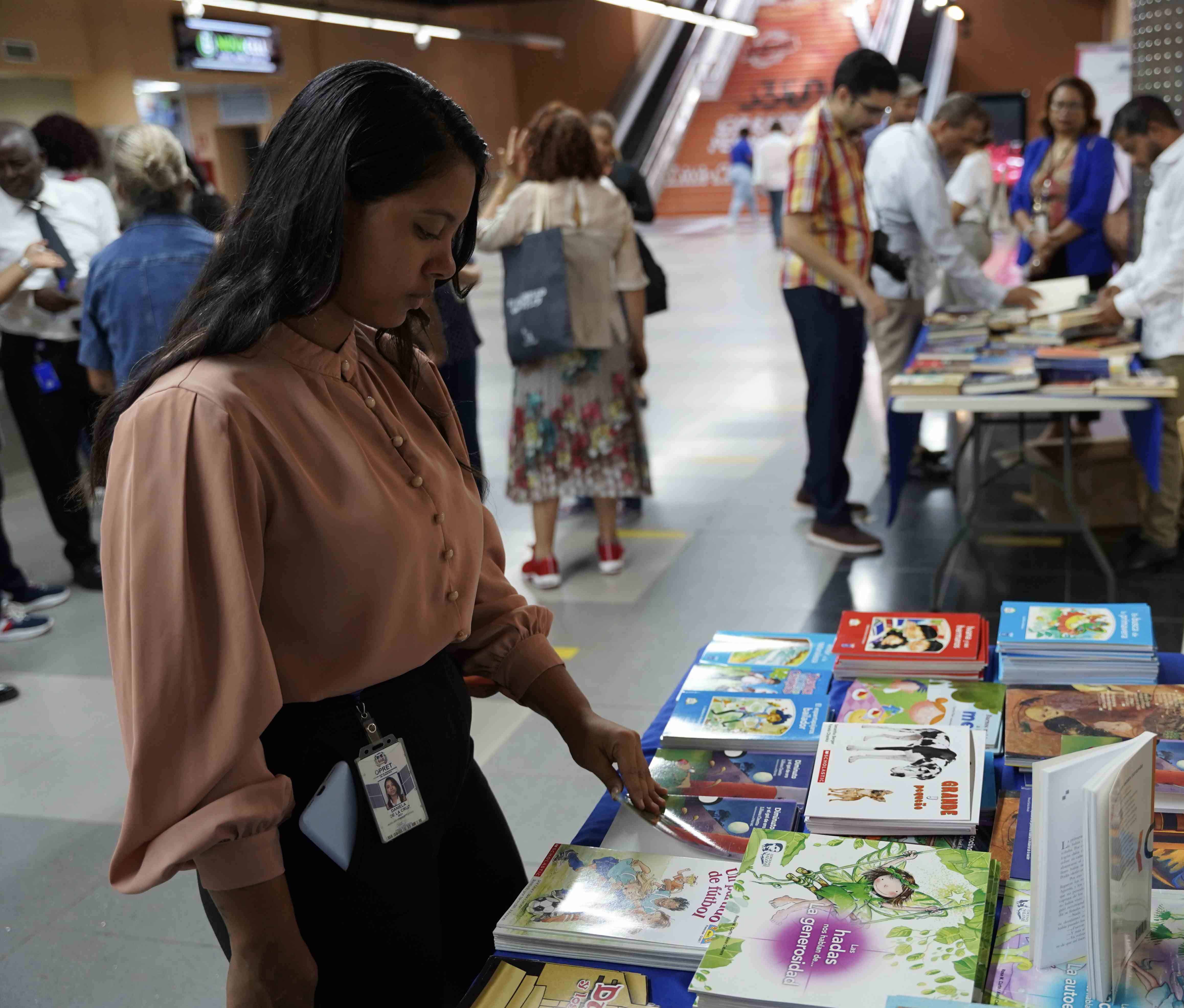 El Día Internacional del Libro fue instituido por la UNESCO y se celebra cada 23 de abril en conmemoración del fallecimiento, tal día en 1616, de tres grandes escritores.