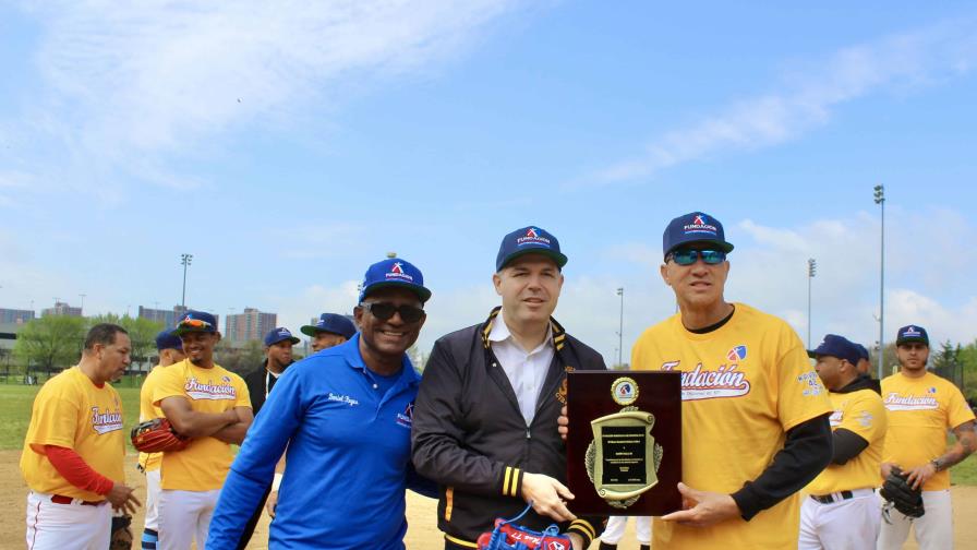 FDDNY inaugura 4to Clásico Mundial de Sóftbol y Béisbol dedicado a Ramón Tallaj Jr.