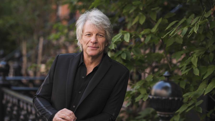 Jon Bon Jovi se mantiene optimista después de una importante cirugía vocal