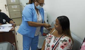 Fijan como objetivo para el 2030 que el 90 % de las niñas reciban vacunas contra VPH