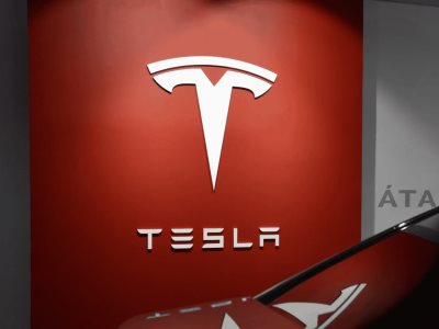 Beneficios de Tesla cayeron un 55 % en primer trimestre del año