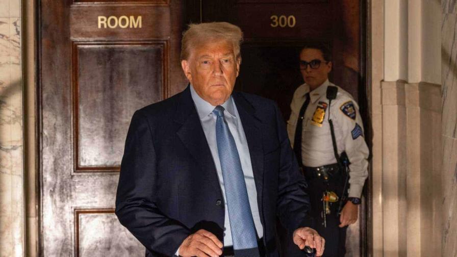 Trump amenazado de desacato en su juicio penal