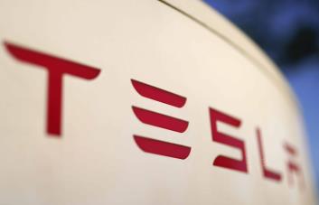 Utilidades de Tesla en 1er trimestre del año se desploman 55%, pero sus acciones suben