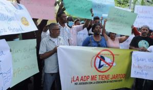 Padres convocan a protesta en defensa de la continuidad de la docencia en escuelas
