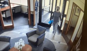 Mujer de 74 años enfrenta cargos por asaltar un banco en Ohio