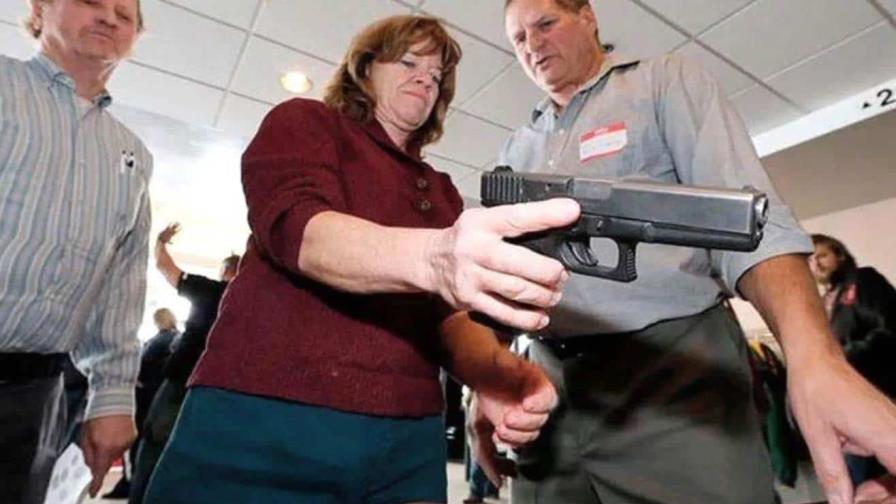 Tennessee aprueba un proyecto de ley que permitirá a los maestros portar armas de fuego