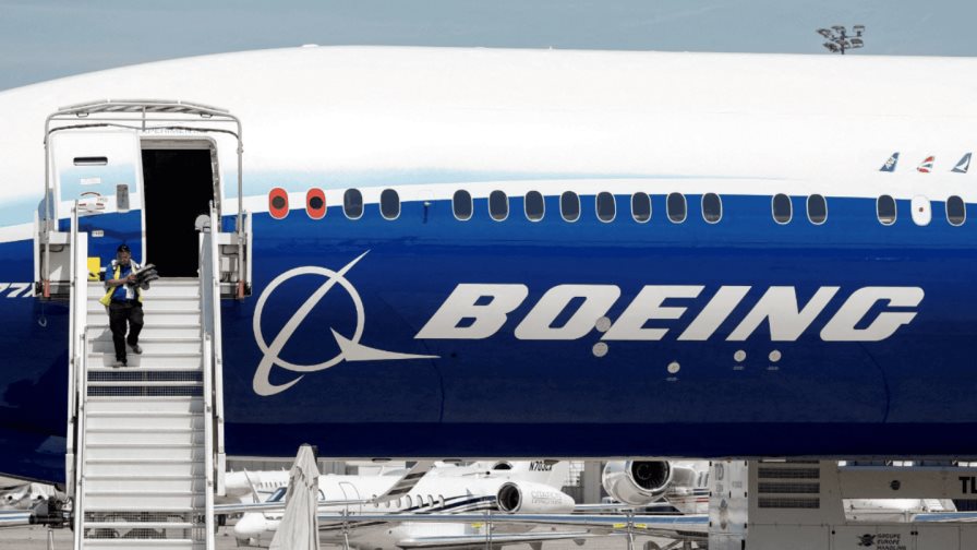 Resultados de Boeing golpeados por problemas de producción aunque supera expectativas