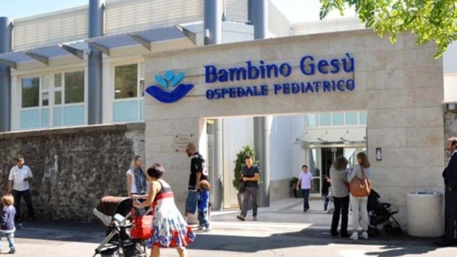 Italia repatría desde Reino Unido a un bebé con una grave malformación cardíaca