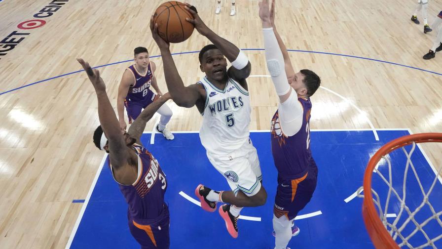 Karl Towns encesta 12, Timberwolves toman ventaja de 2-0 tras doblegar a Suns